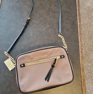 NWT Michael kors crossbody purse.